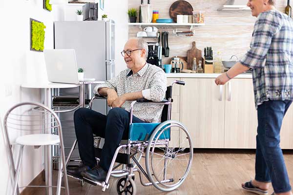 Le métier d'Aide à domicile auprès d'un senior dépendant